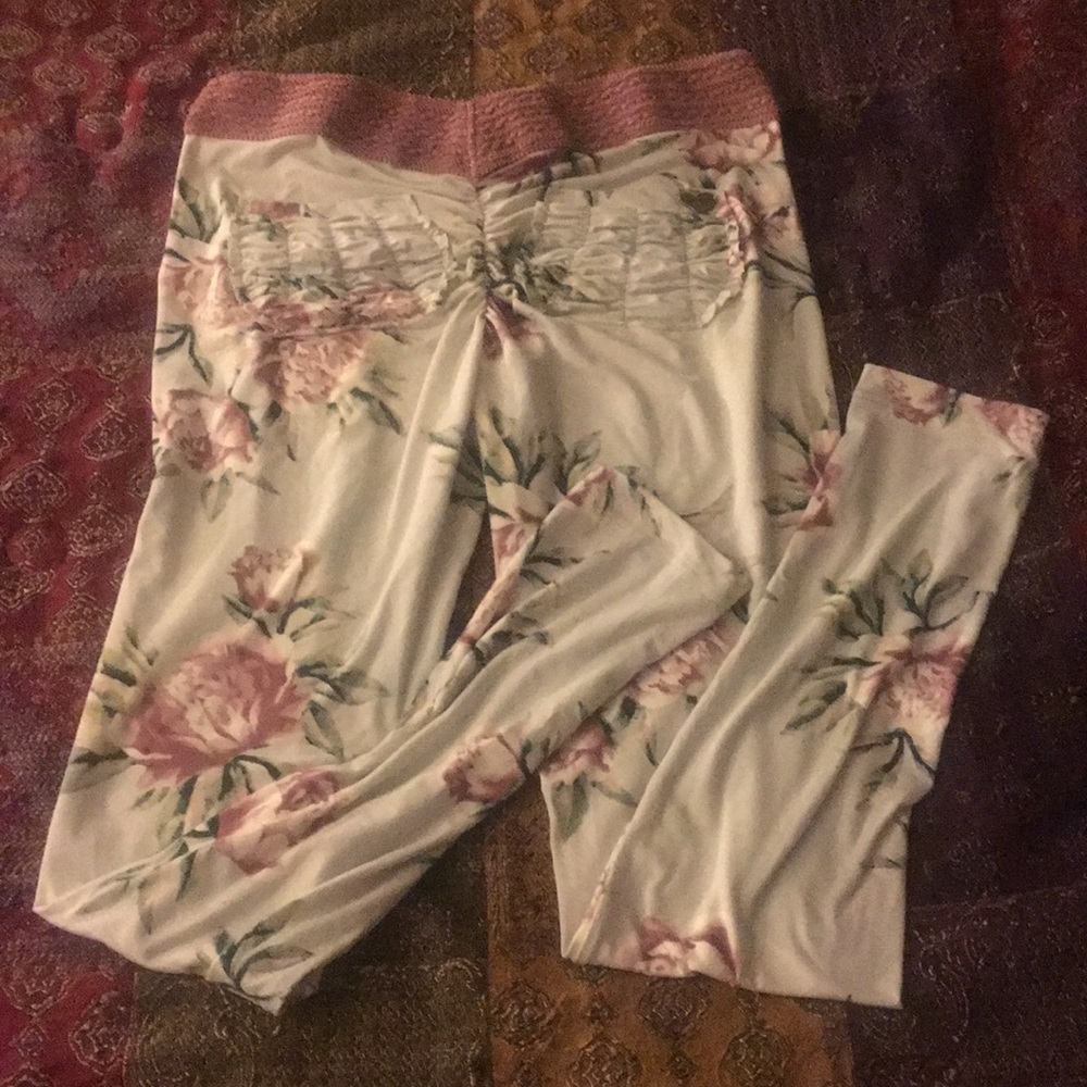 Cute Booty Lounge scrunch butt leggings